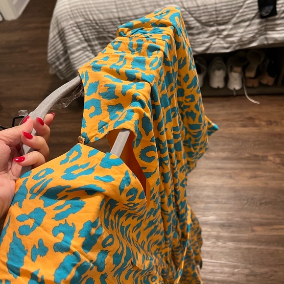 NWT Emily wonder cheetah romper - Picture 5 of 6